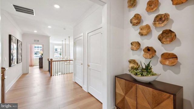 8272 COLLING MANOR CT, Alexandria, VA 22308