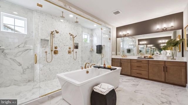 8272 COLLING MANOR CT, Alexandria, VA 22308