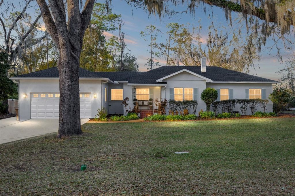 Image 2 of property listing at 1747 SE 5TH STREET, Ocala, FL 34471