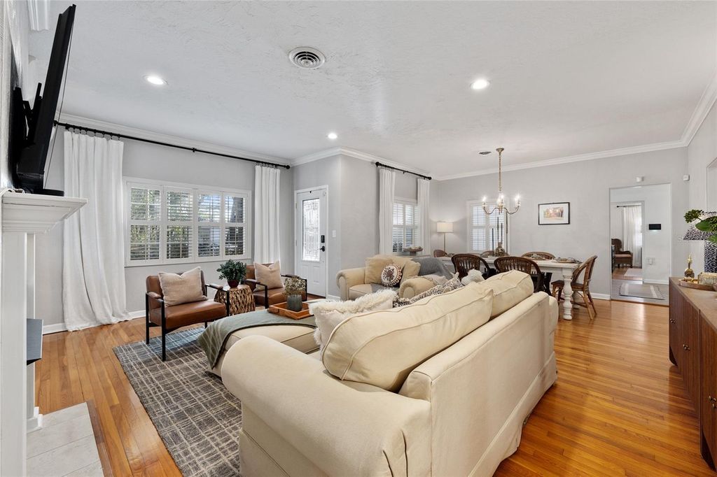 Image 11 of property listing at 1747 SE 5TH STREET, Ocala, FL 34471