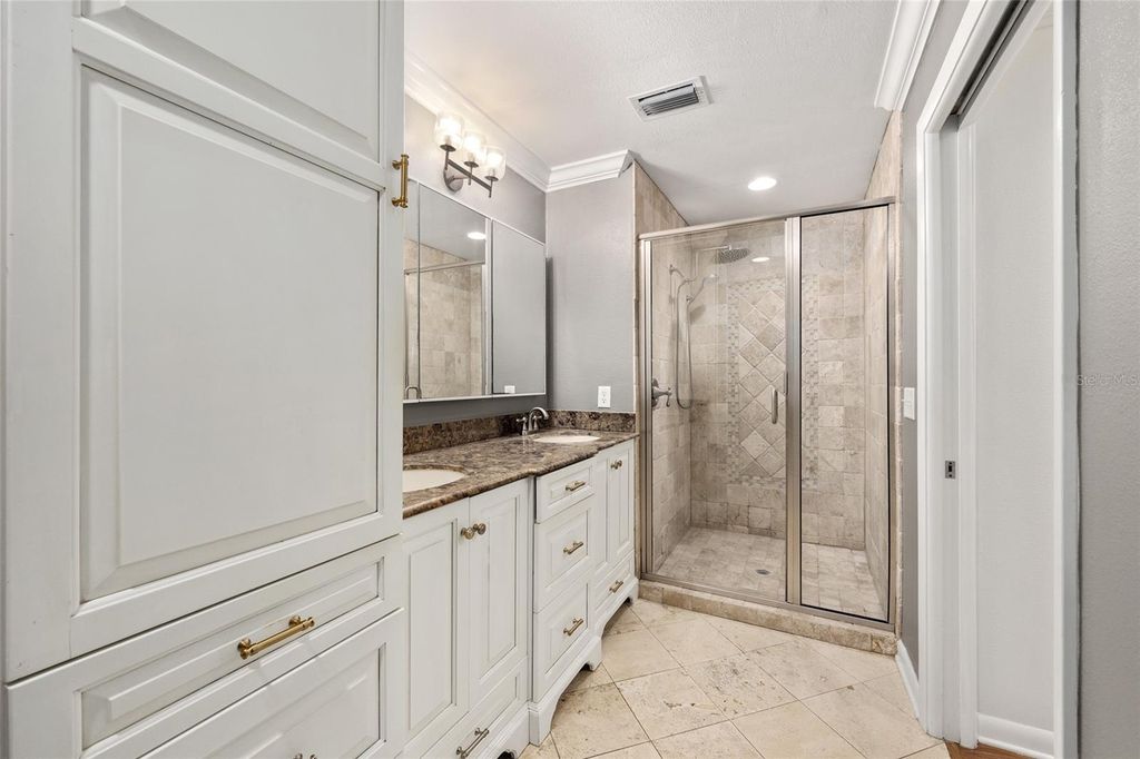 Image 32 of property listing at 1747 SE 5TH STREET, Ocala, FL 34471