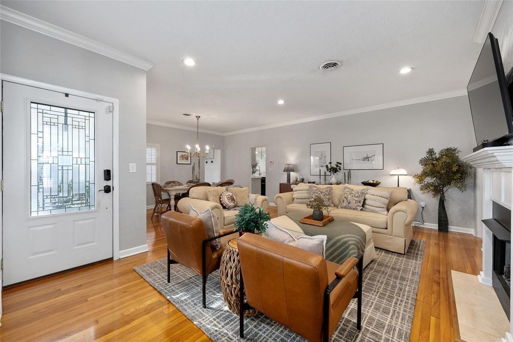 Image 7 of property listing at 1747 SE 5TH STREET, Ocala, FL 34471