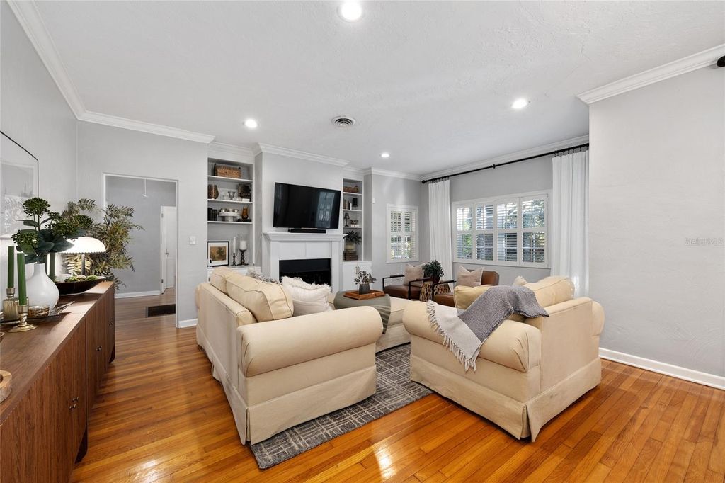 Image 10 of property listing at 1747 SE 5TH STREET, Ocala, FL 34471