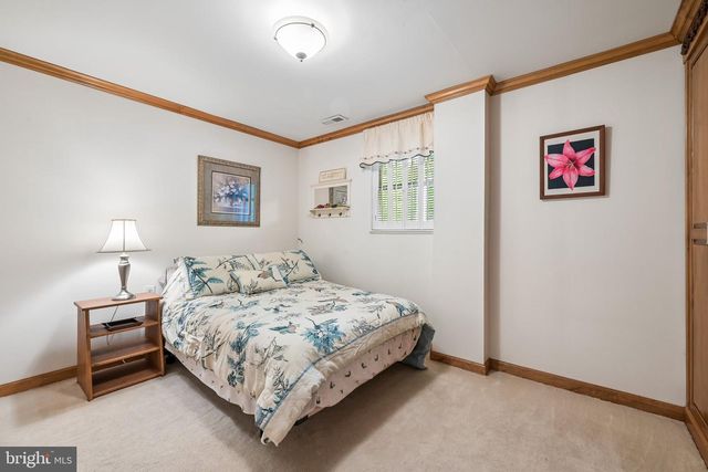 27 FRIPPS RD, Sicklerville, NJ 08081