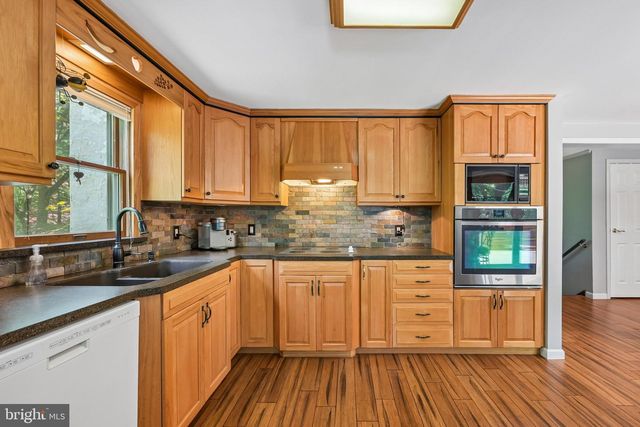 27 FRIPPS RD, Sicklerville, NJ 08081