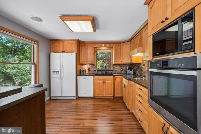 27 FRIPPS RD, Sicklerville, NJ 08081