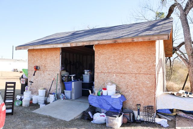 35 S Ala Blanca, Lytle, TX 78052