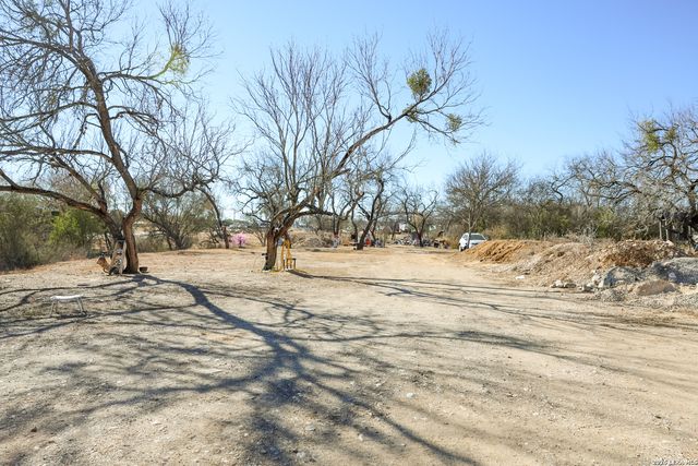 35 S Ala Blanca, Lytle, TX 78052