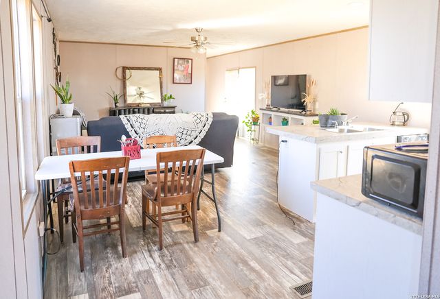 35 S Ala Blanca, Lytle, TX 78052