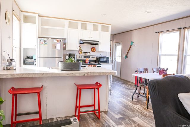 35 S Ala Blanca, Lytle, TX 78052