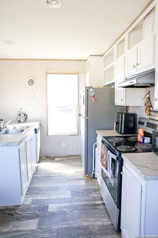 35 S Ala Blanca, Lytle, TX 78052