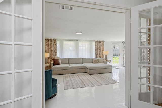 4137 Selkirk Drive W, Fort Worth, TX 76109