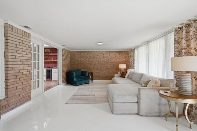 4137 Selkirk Drive W, Fort Worth, TX 76109