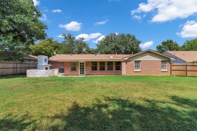 4137 Selkirk Drive W, Fort Worth, TX 76109