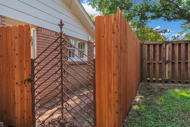 4137 Selkirk Drive W, Fort Worth, TX 76109