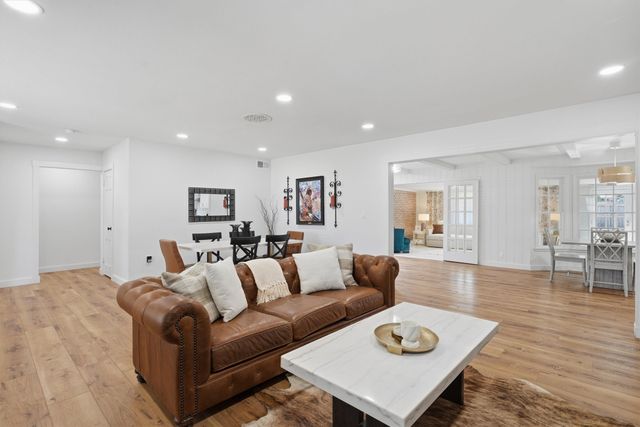 4137 Selkirk Drive W, Fort Worth, TX 76109