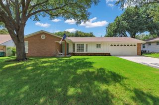 4137 Selkirk Drive W, Fort Worth, TX 76109