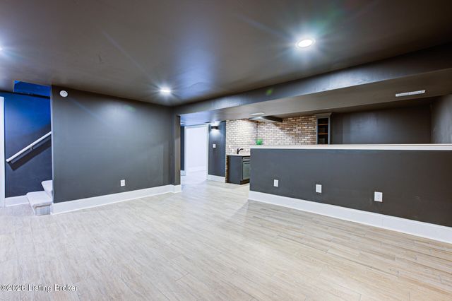 7616 Old Salem Rd, Louisville, KY 40242