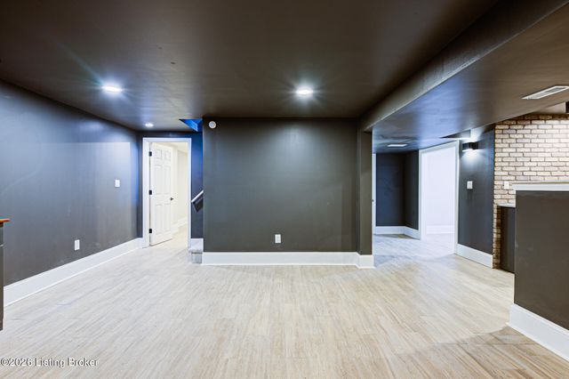 7616 Old Salem Rd, Louisville, KY 40242