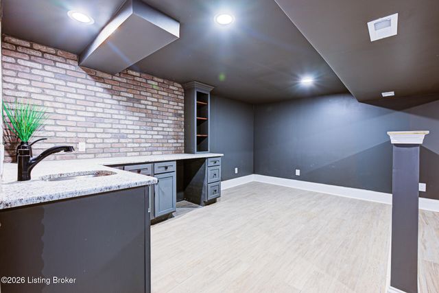 7616 Old Salem Rd, Louisville, KY 40242