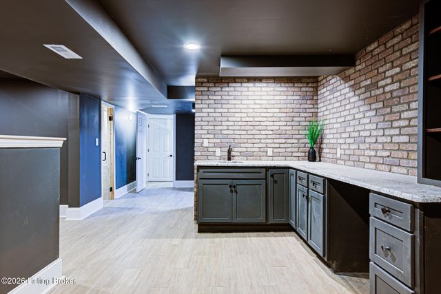 7616 Old Salem Rd, Louisville, KY 40242