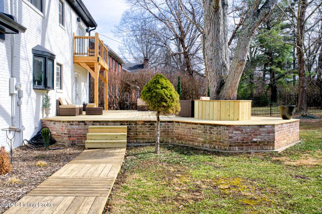 7616 Old Salem Rd, Louisville, KY 40242