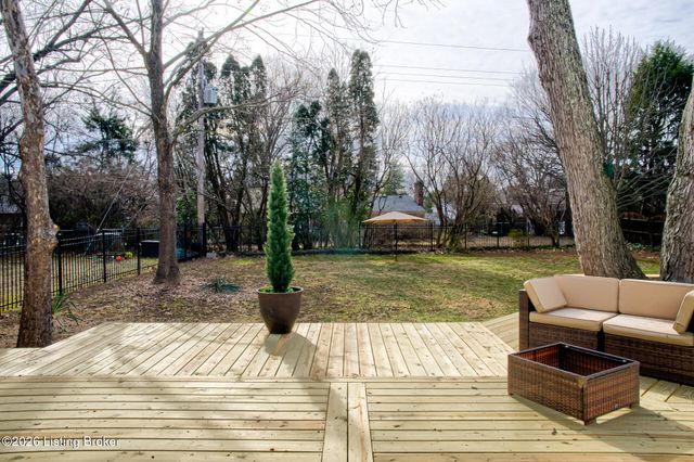 7616 Old Salem Rd, Louisville, KY 40242