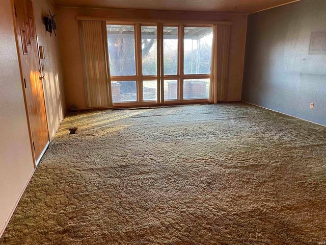 304 E Pickwick Drive, Syracuse, IN 46567