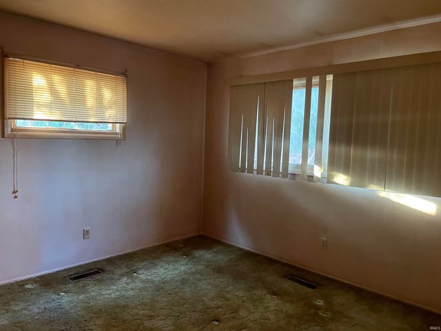 304 E Pickwick Drive, Syracuse, IN 46567