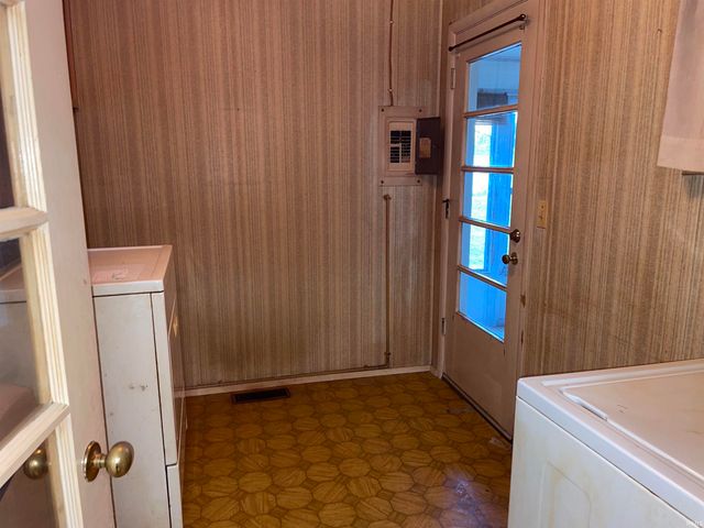 304 E Pickwick Drive, Syracuse, IN 46567