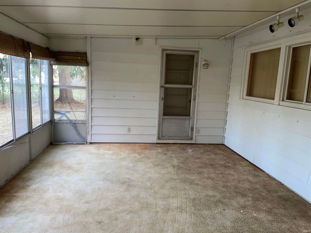 304 E Pickwick Drive, Syracuse, IN 46567