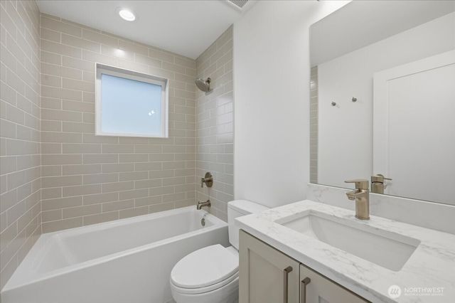7320 11th Avenue NE, Seattle, WA 98115