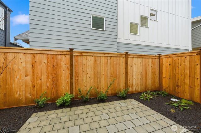 7320 11th Avenue NE, Seattle, WA 98115