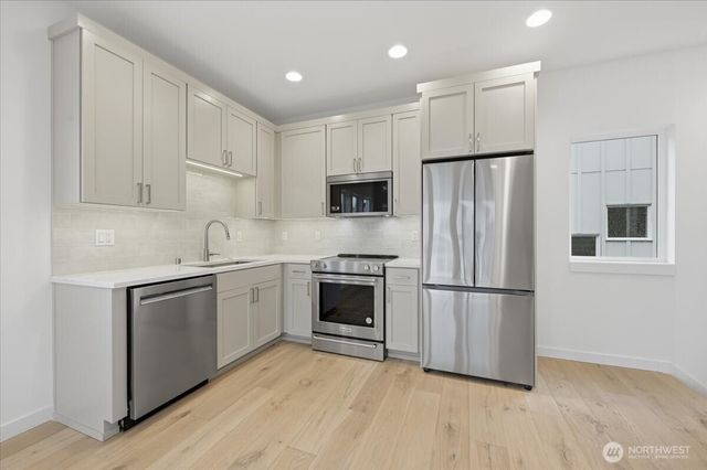 7320 11th Avenue NE, Seattle, WA 98115