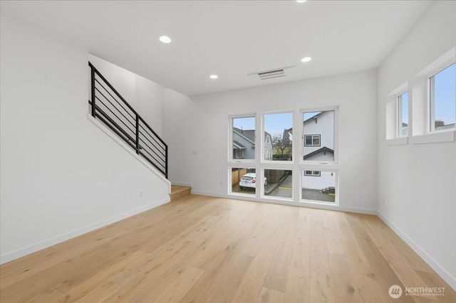 7320 11th Avenue NE, Seattle, WA 98115