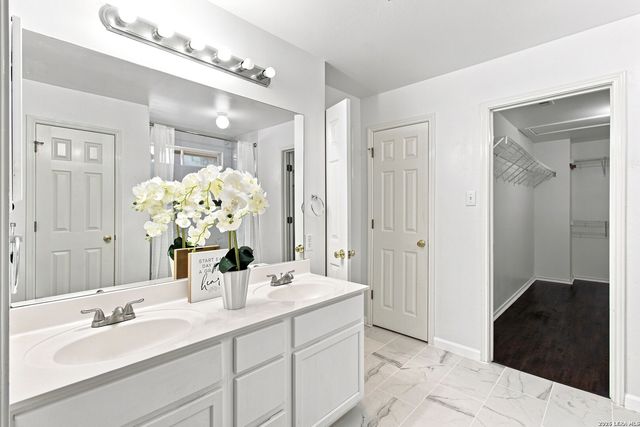 11922 GHOSTBRIDGE, Helotes, TX 78023