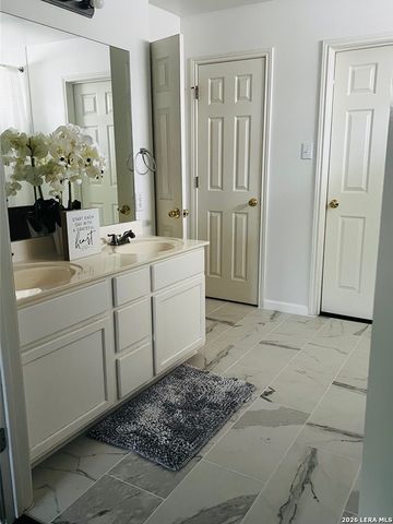 11922 GHOSTBRIDGE, Helotes, TX 78023