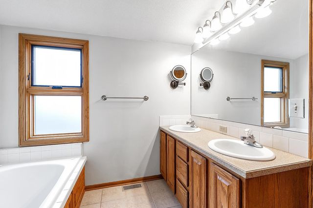 231 S Fairway Cir, Andover, KS 67002