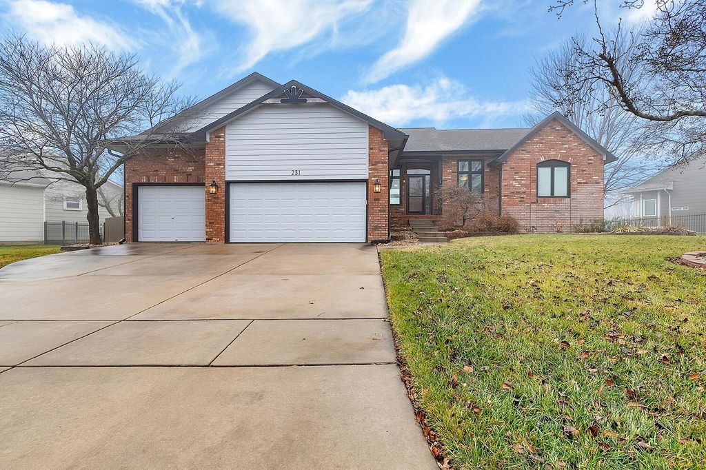 231 S Fairway Cir, Andover, KS 67002