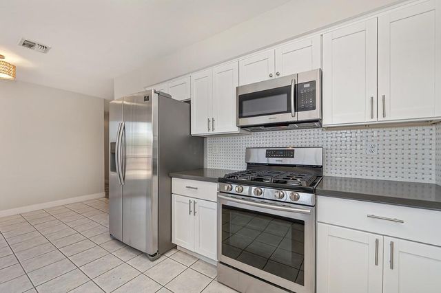 6983 Brayton Ave, Citrus Heights, CA 95621