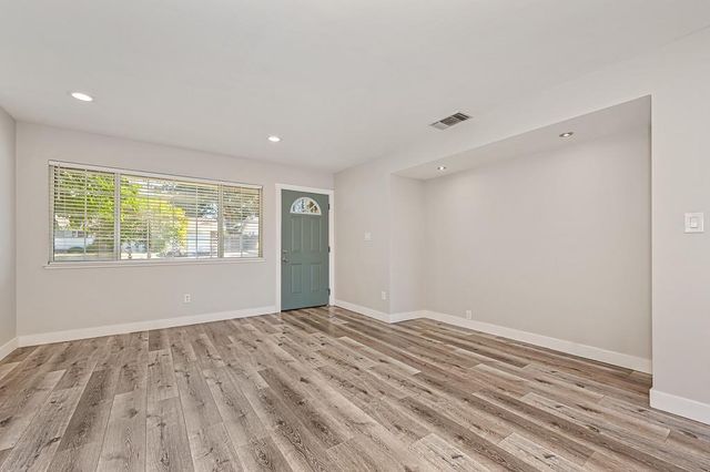 6983 Brayton Ave, Citrus Heights, CA 95621