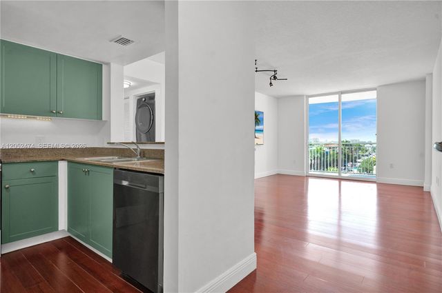 60 NW 37th Ave 608, Miami, FL 33125