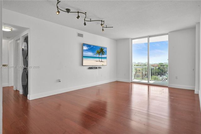 60 NW 37th Ave 608, Miami, FL 33125