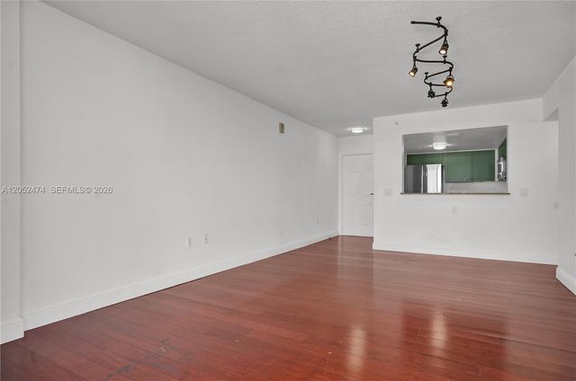 60 NW 37th Ave 608, Miami, FL 33125