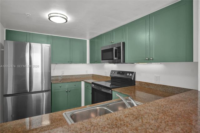 60 NW 37th Ave 608, Miami, FL 33125