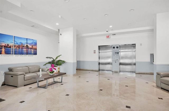 60 NW 37th Ave 608, Miami, FL 33125