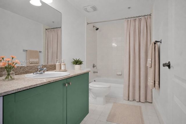 60 NW 37th Ave 608, Miami, FL 33125