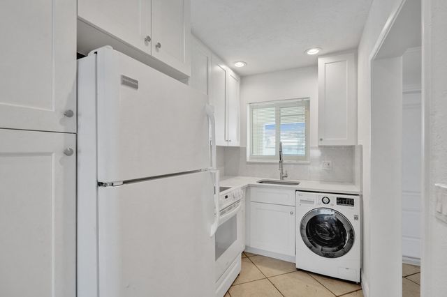 2311 NE 36th Street 2f, Lighthouse Point, FL 33064