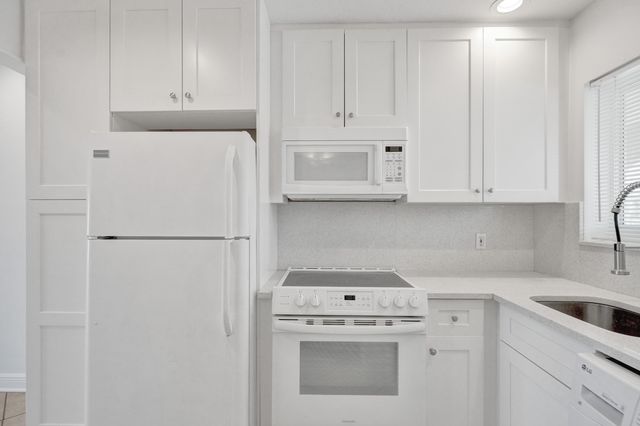 2311 NE 36th Street 2f, Lighthouse Point, FL 33064