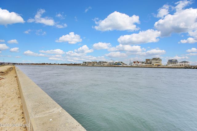 13 Pearce Avenue, Manasquan, NJ 08736